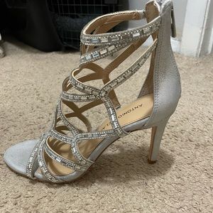 Beautiful Antonio Melani Heels size 7